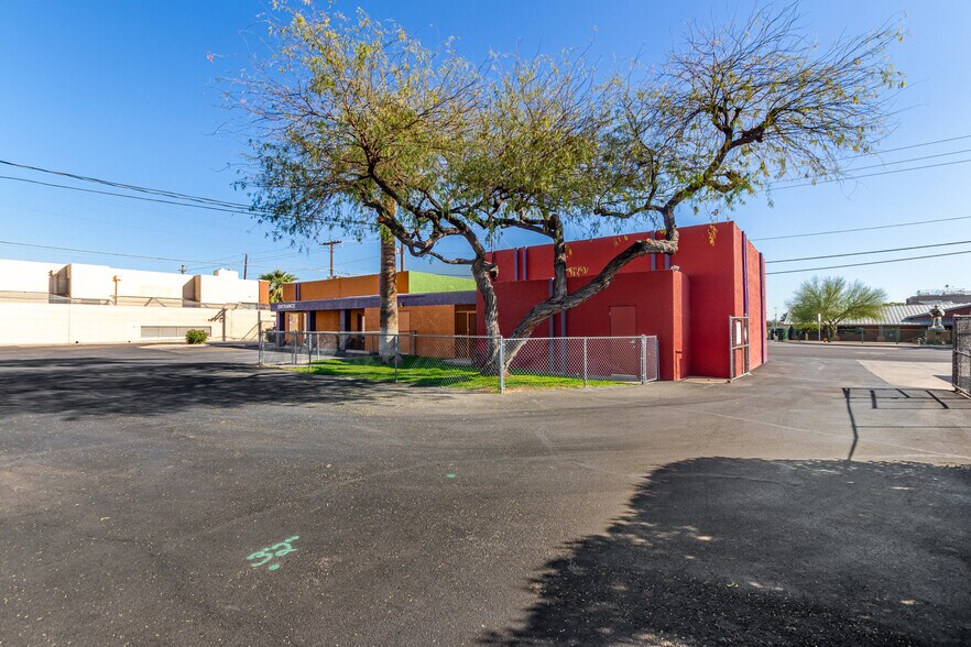 More Photos Of 20 W Dunlap Rd, Phoenix Veterinarian Kennel For Sale