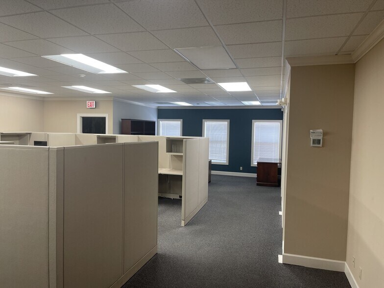 More Photos Of 1309 Briarville Rd, Madison Office For Lease