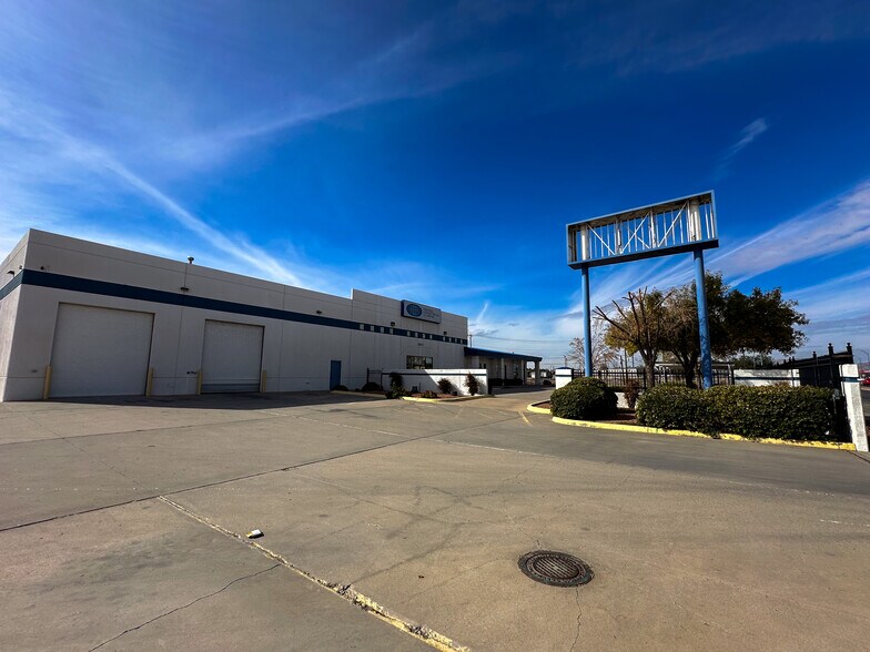 More Photos Of 8250 North Loop Dr, El Paso Warehouse For Lease