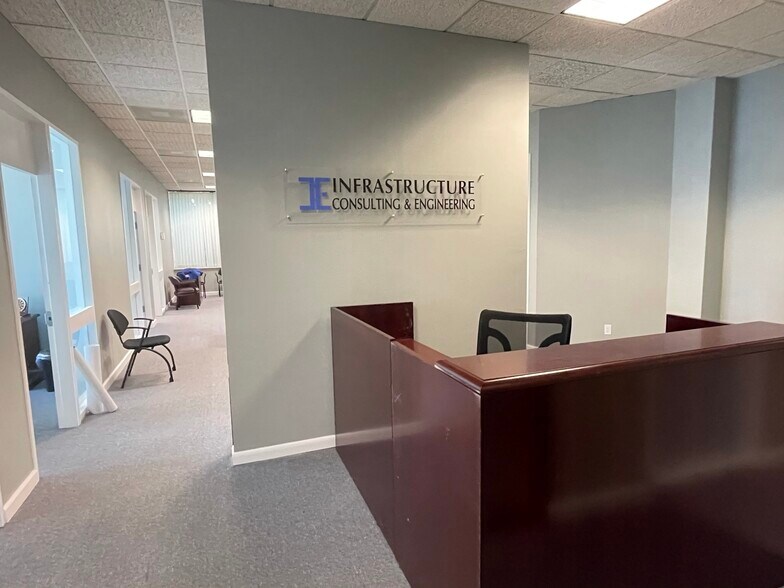 More Photos Of 1203 Governors Square Blvd, Tallahassee Office For Lease