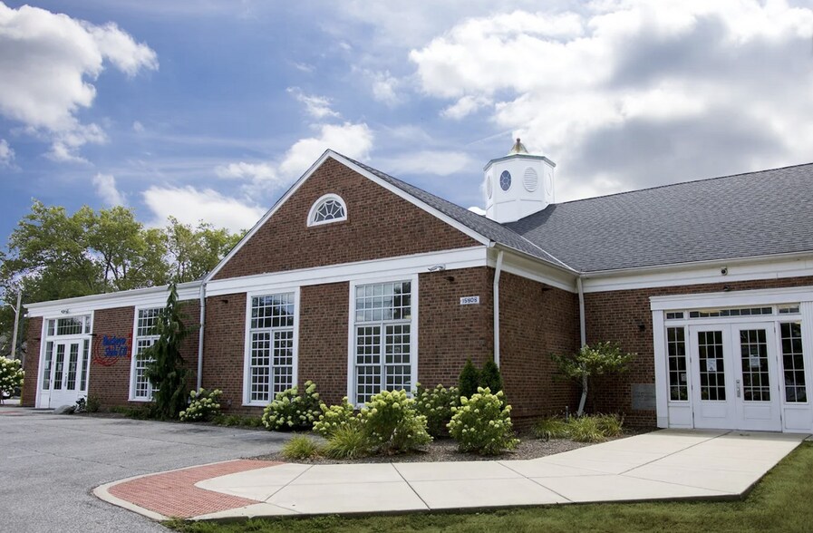 Primary Photo Of 15808 Chagrin Blvd, Shaker Heights Office For Sale