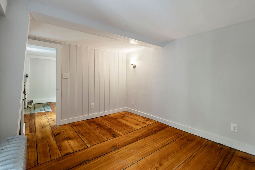 More Photos Of 3 Portsmouth Ave, Exeter General Retail For Sale