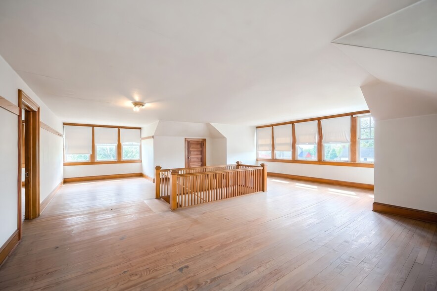 More Photos Of 41 W Main St, Fawn Grove Flex For Sale