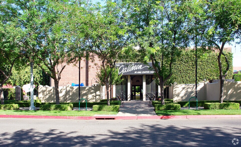 More Photos Of 2405 Capitol St, Fresno Freestanding For Lease