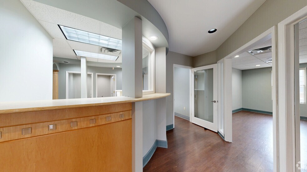 More Photos Of 3810 Williamsburg Park Blvd, Jacksonville Office For Sale