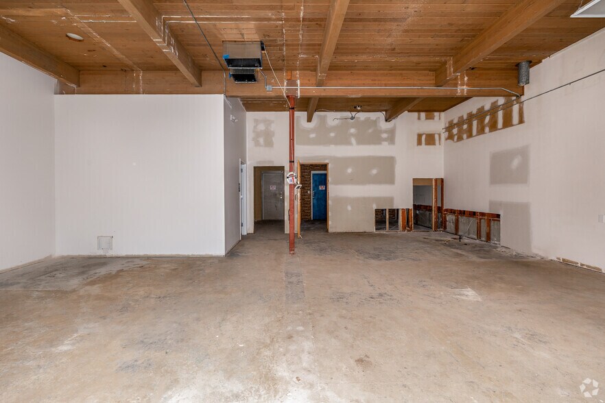 More Photos Of 1620-1620 SW Washburn Ave, Topeka General Retail For Sale
