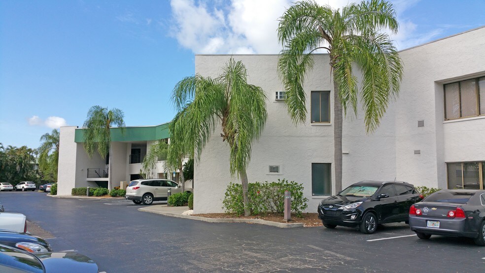 More Photos Of 6719 Winkler Rd, Fort Myers Office For Lease