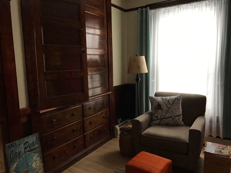 More Photos Of 42 Central St, Newport Flex For Lease