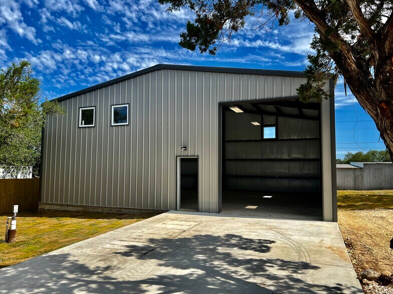 More Photos Of 25102 Whitney Dr, Spicewood Warehouse For Sale