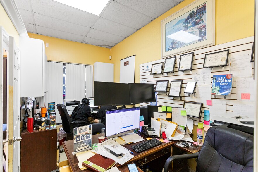 More Photos Of 2025 N Dixie Hwy, Pompano Beach Storefront Retail Office For Sale