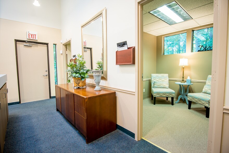 More Photos Of 1305 Milstead Ave NE, Conyers Medical For Sale