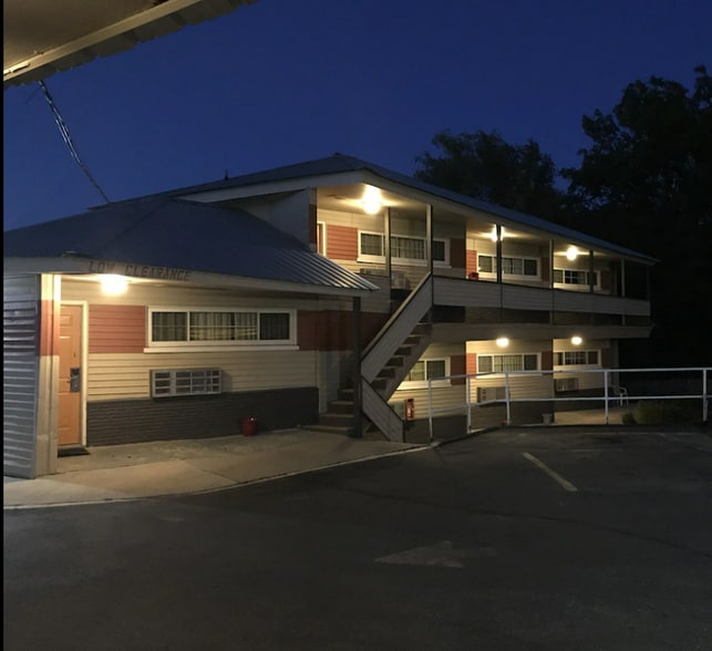 More Photos Of 3108 S Center St, Marshalltown Hotel For Sale