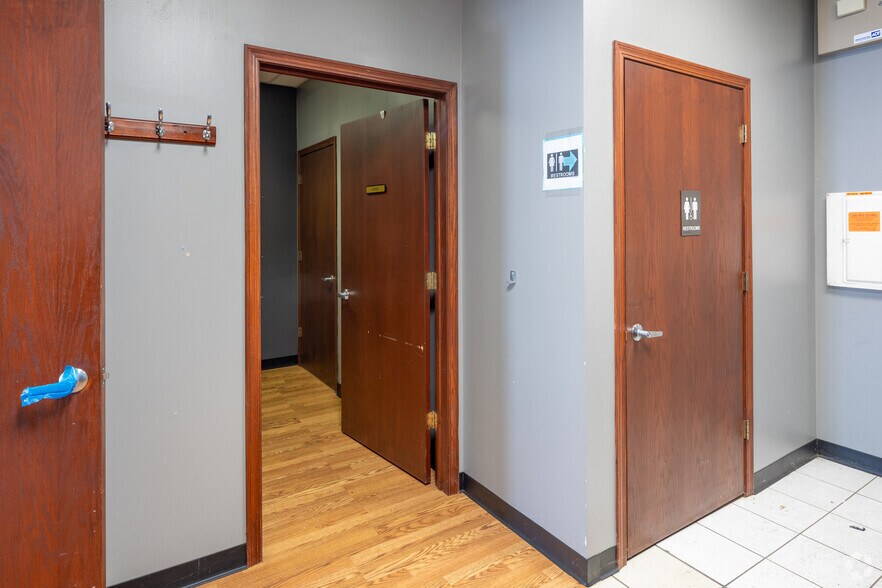 More Photos Of 14402 John Humphrey Dr, Orland Park Unknown For Lease