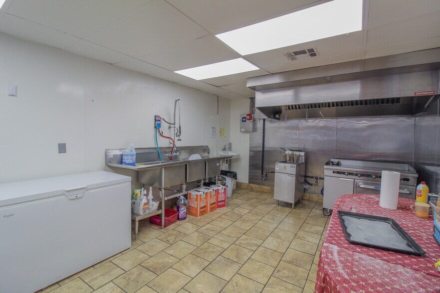 More Photos Of 7 W Kibler Hwy, Van Buren Service Station For Sale