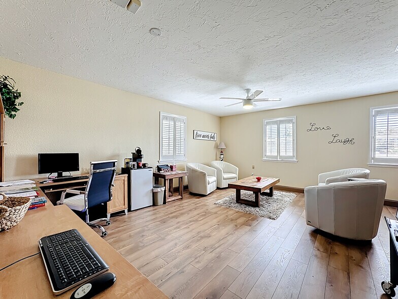 More Photos Of 1007 Manatee Ave, Bradenton Storefront Retail Office For Sale