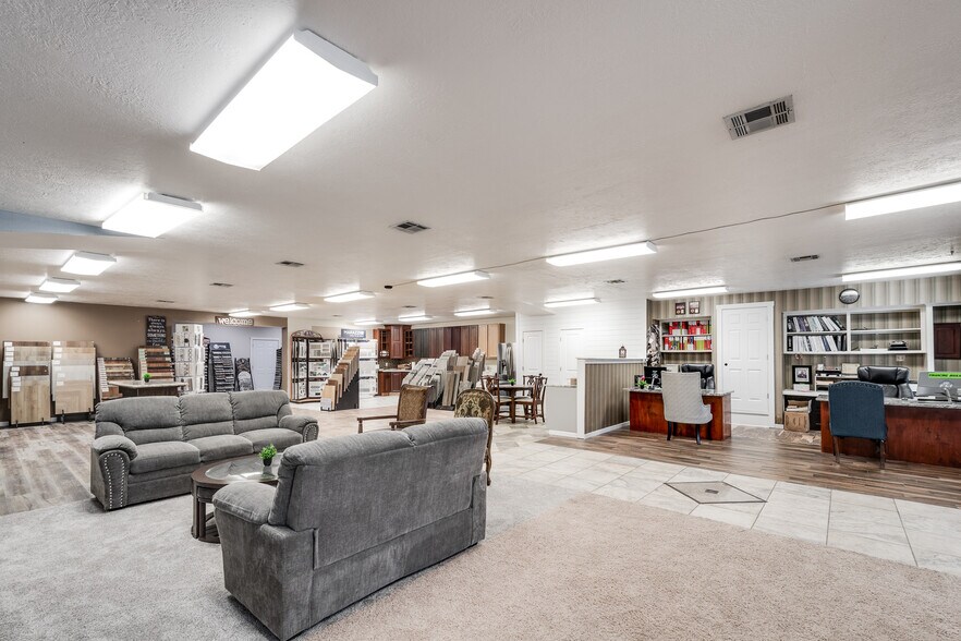 More Photos Of 14310 US-190, Onalaska General Retail For Sale