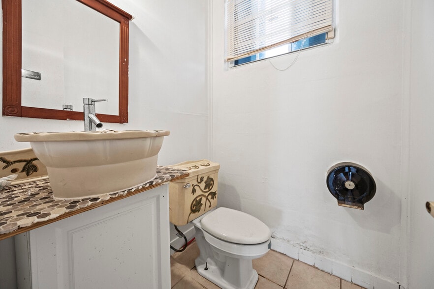 More Photos Of 3085 2nd Ave N, Palm Springs Freestanding For Sale