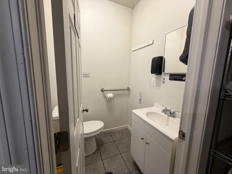 More Photos Of 2101 Reed St, Philadelphia Freestanding For Sale