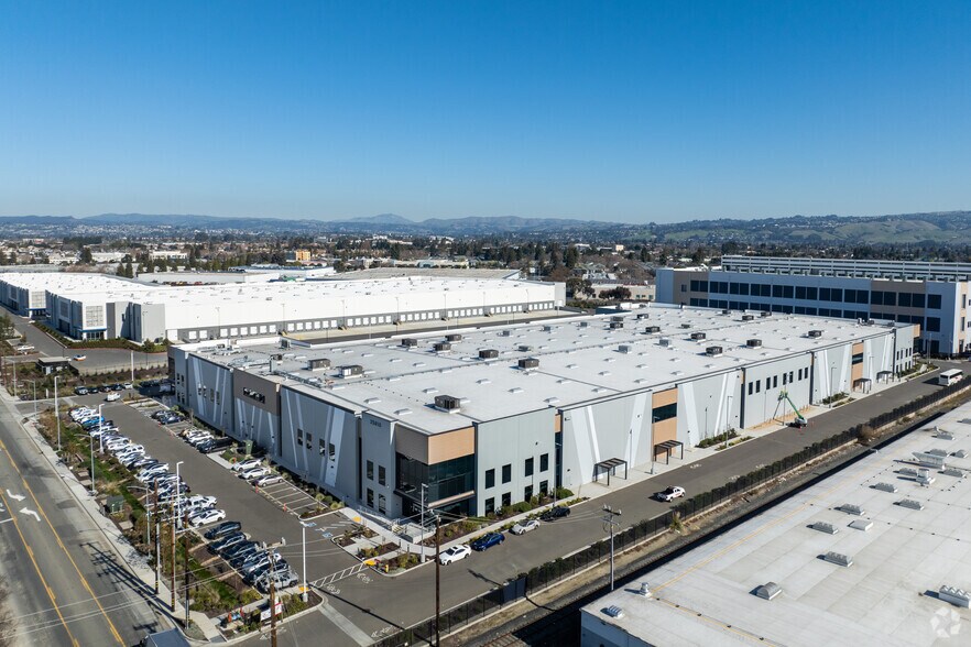 More Photos Of 25500 Clawiter Rd, Hayward Warehouse For Lease