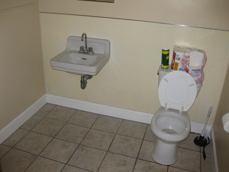 More Photos Of 1301 S Shamrock Ave, Monrovia Manufacturing For Sale