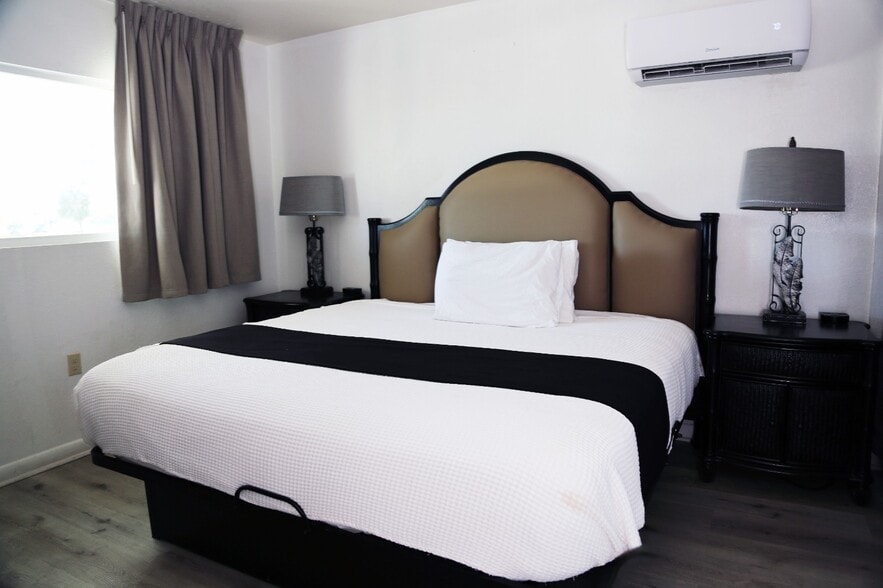 More Photos Of 14711 Gulf Blvd, Madeira Beach Hotel For Sale