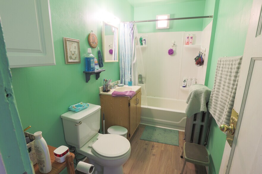 More Photos Of 3700 E Pulaski Ave, Cudahy General Retail For Sale