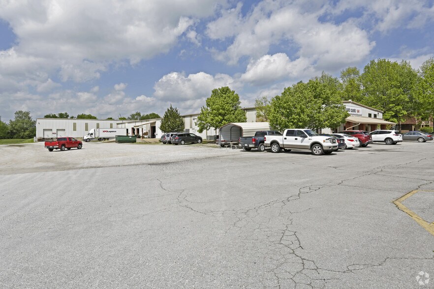 More Photos Of 1821 S 1st St, Rogers Unknown For Lease