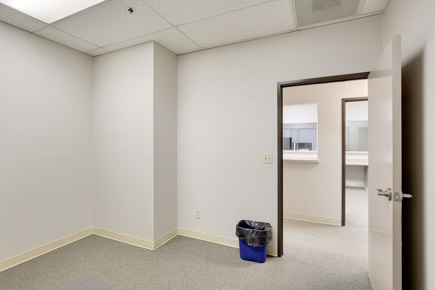More Photos Of 250 W Main St, Woodland Office For Lease