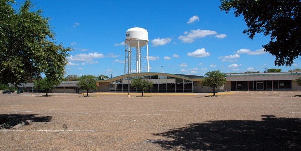 More Photos Of 630 W Pleasant Run Rd, Lancaster General Retail For Lease