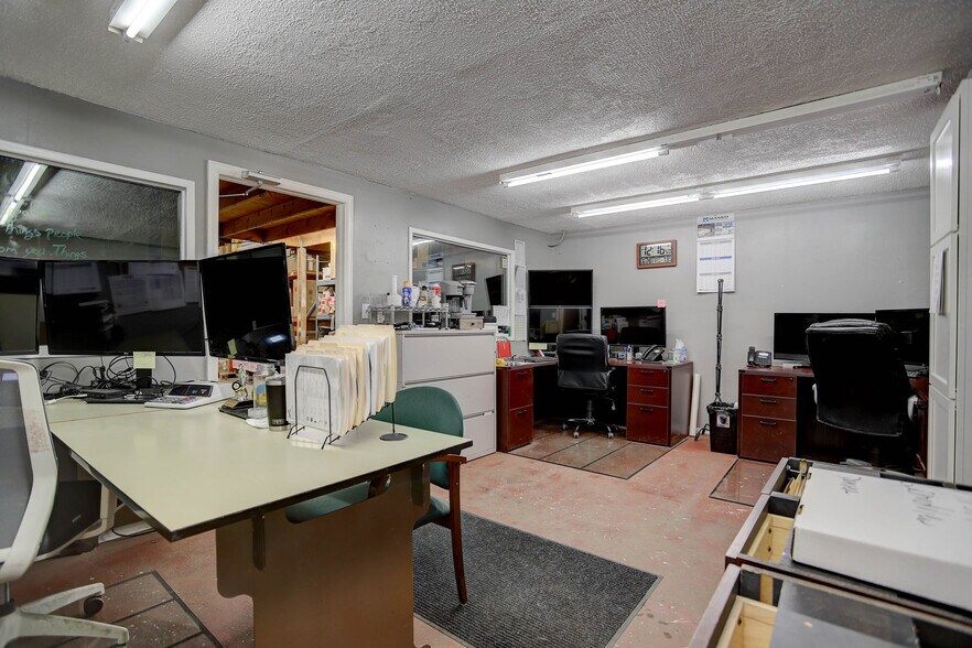 More Photos Of 5985 Lamar St, Arvada Warehouse For Lease