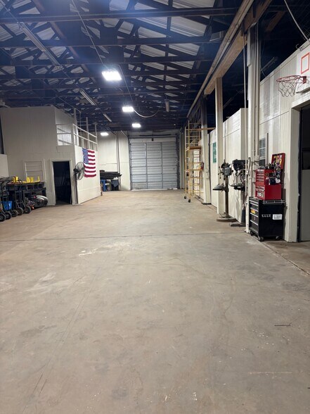 More Photos Of 813 King Plz, Shreveport Industrial For Lease