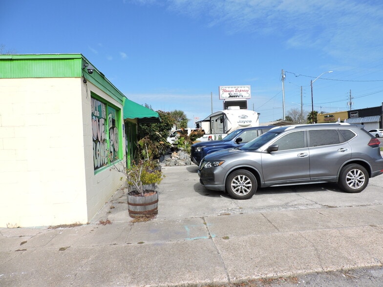 More Photos Of 2504 Main St, Jacksonville Freestanding For Sale