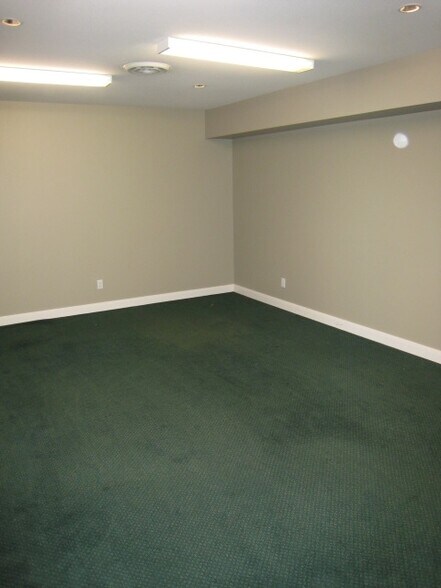 More Photos Of 1538 Foster St, White Rock Office For Lease