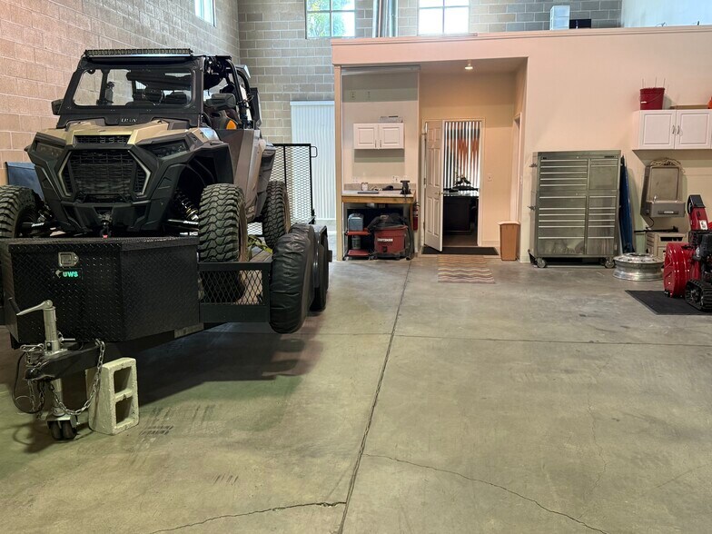 More Photos Of 7777 S Allen St, Midvale Light Manufacturing For Sale