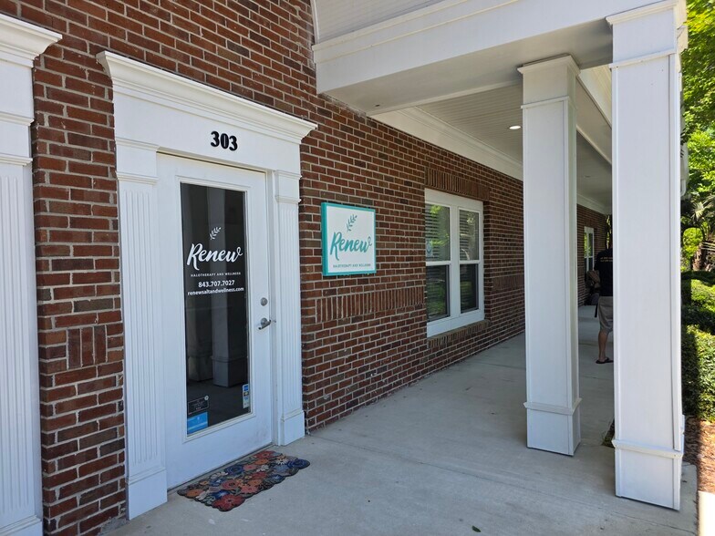 More Photos Of 23 Plantation Park Dr, Bluffton Office For Sale