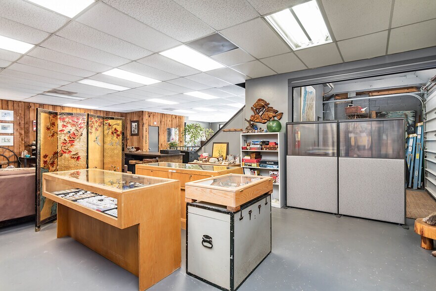 More Photos Of 3110 SE Highway 101, Lincoln City Storefront For Sale