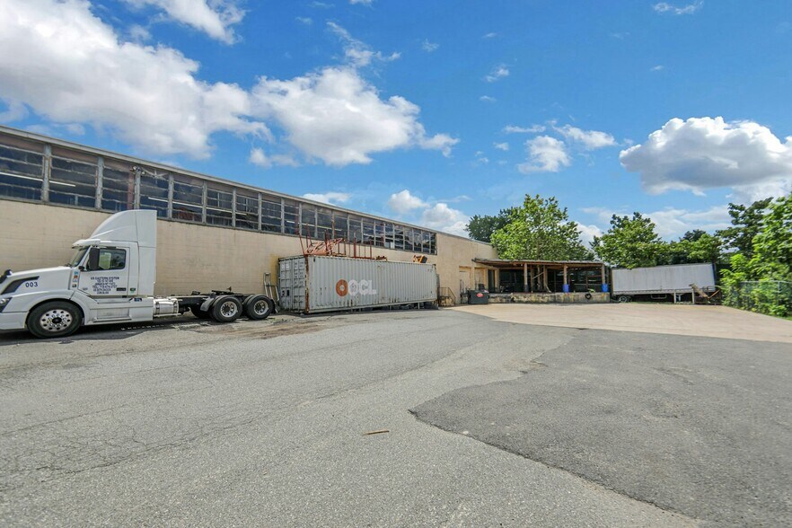 More Photos Of 370 Bergen Ave, Kearny Warehouse For Lease