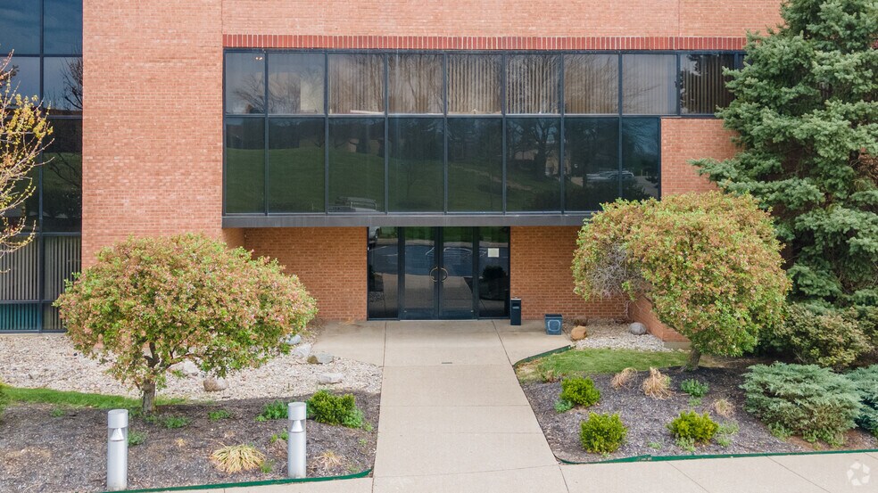 More Photos Of 2734 Chancellor Dr, Crestview Hills Office For Lease