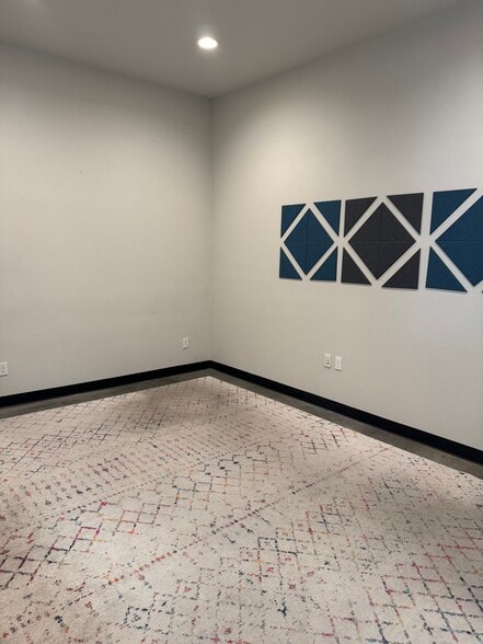 More Photos Of 28009 Smyth Dr, Santa Clarita Office For Lease