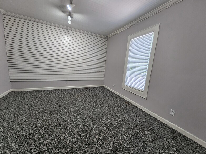 More Photos Of 191 Friarsgate Blvd, Irmo Flex For Lease