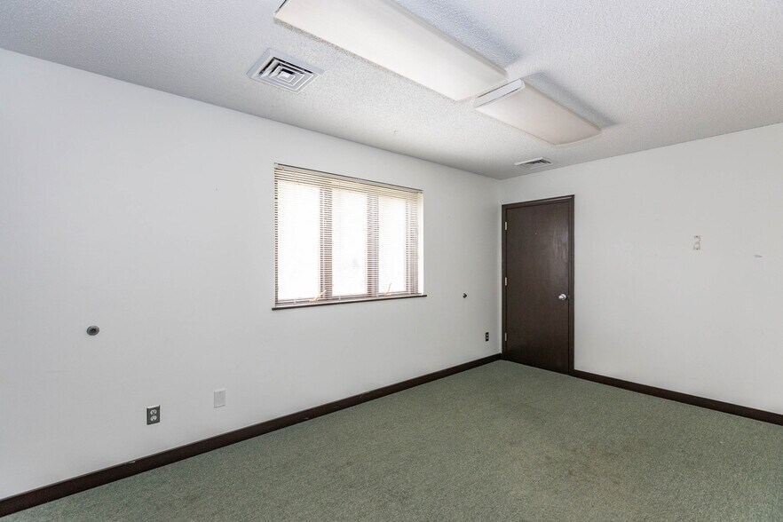 More Photos Of 2801 Claflin Rd, Manhattan Office For Lease