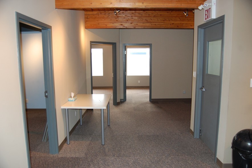 More Photos Of 4133-4161 98th St NW, Edmonton Flex For Lease