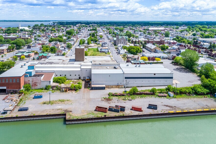 Primary Photo Of 160 Rue Du Roi, Sorel-tracy Warehouse For Lease