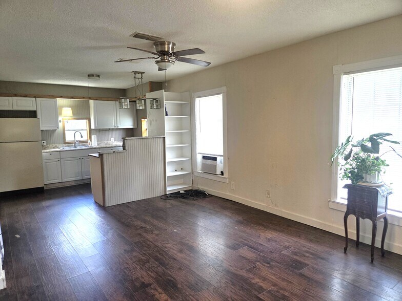 More Photos Of 531 N Main St, Joshua Office Residential For Sale
