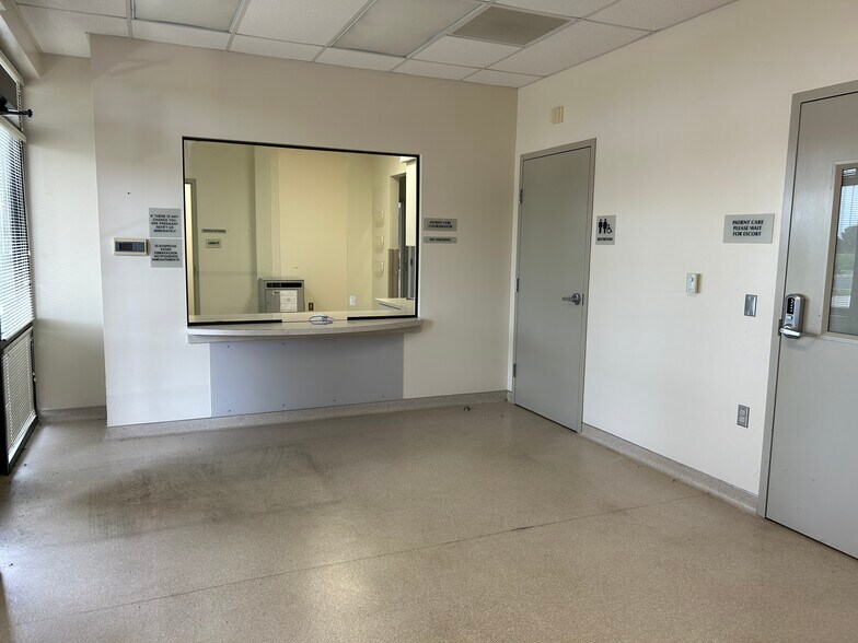 More Photos Of 213-221 Sterling Farm Dr, Jackson Medical For Lease