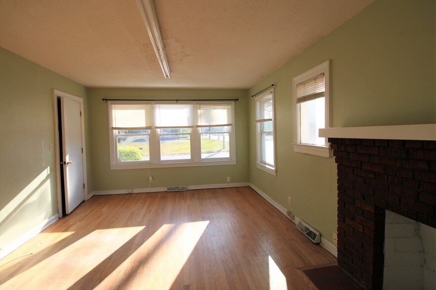 More Photos Of 1544-1548 Remount Rd, North Charleston Office For Lease