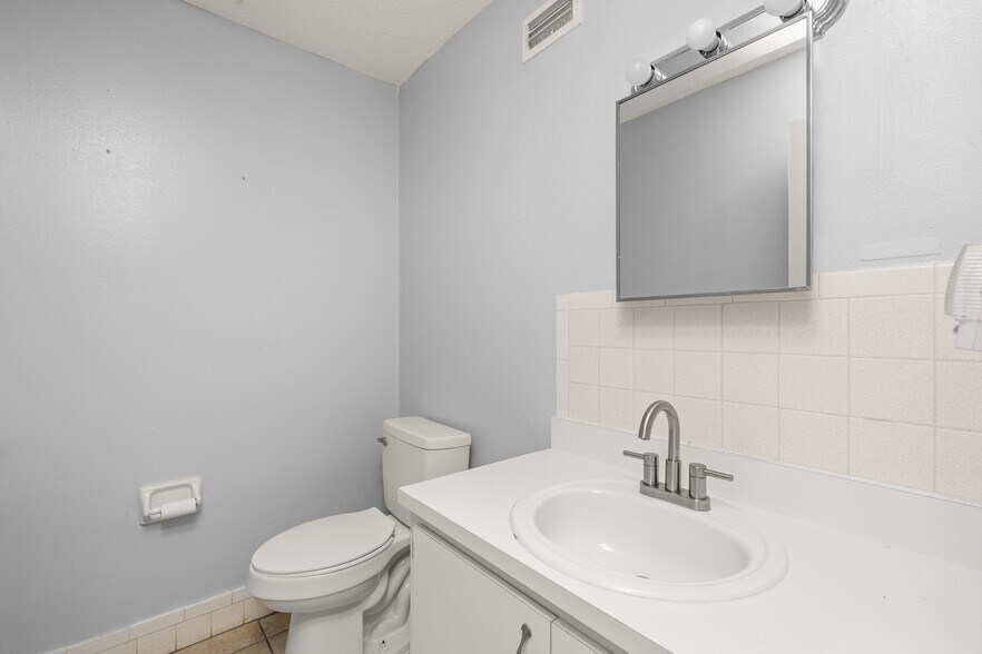 More Photos Of 1000 S Lake Anoka Blvd, Avon Park Multifamily For Sale