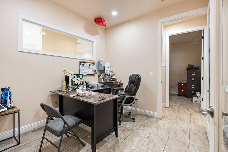 More Photos Of 1665 W Shaw Ave, Fresno Medical For Sale