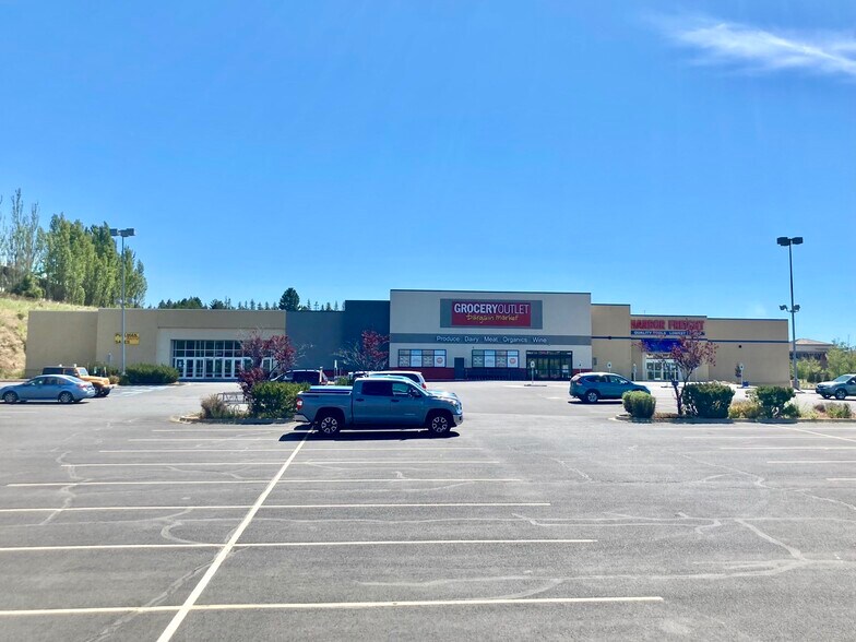 Primary Photo Of 1450 S Grand Ave, Pullman Storefront For Lease