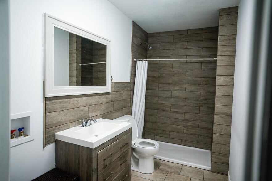 More Photos Of 145 Railroad Ave, Ellsworth Warehouse For Sale